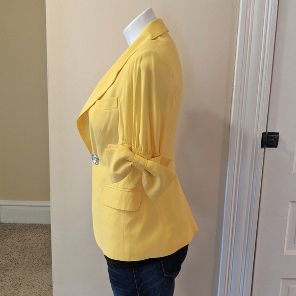 Sara Berman bright yellow bow sleeve blazer. - Picture 4 of 11